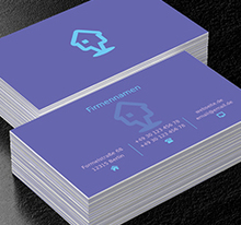 Türkishaus auf einem purpurroten Hintergrund, Immobilien, Vermietung von Wohnungen - Visitenkarten Netprint
