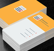 Rechner auf einem orangefarbenen Hintergrund, Finanzen und Versicherungen, Rechnungsbüro - Visitenkarten Netprint