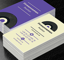 Vinyl-Schallplatte auf einem lila Hintergrund, Unterhaltung, Musikgeschäft - Visitenkarten Netprint